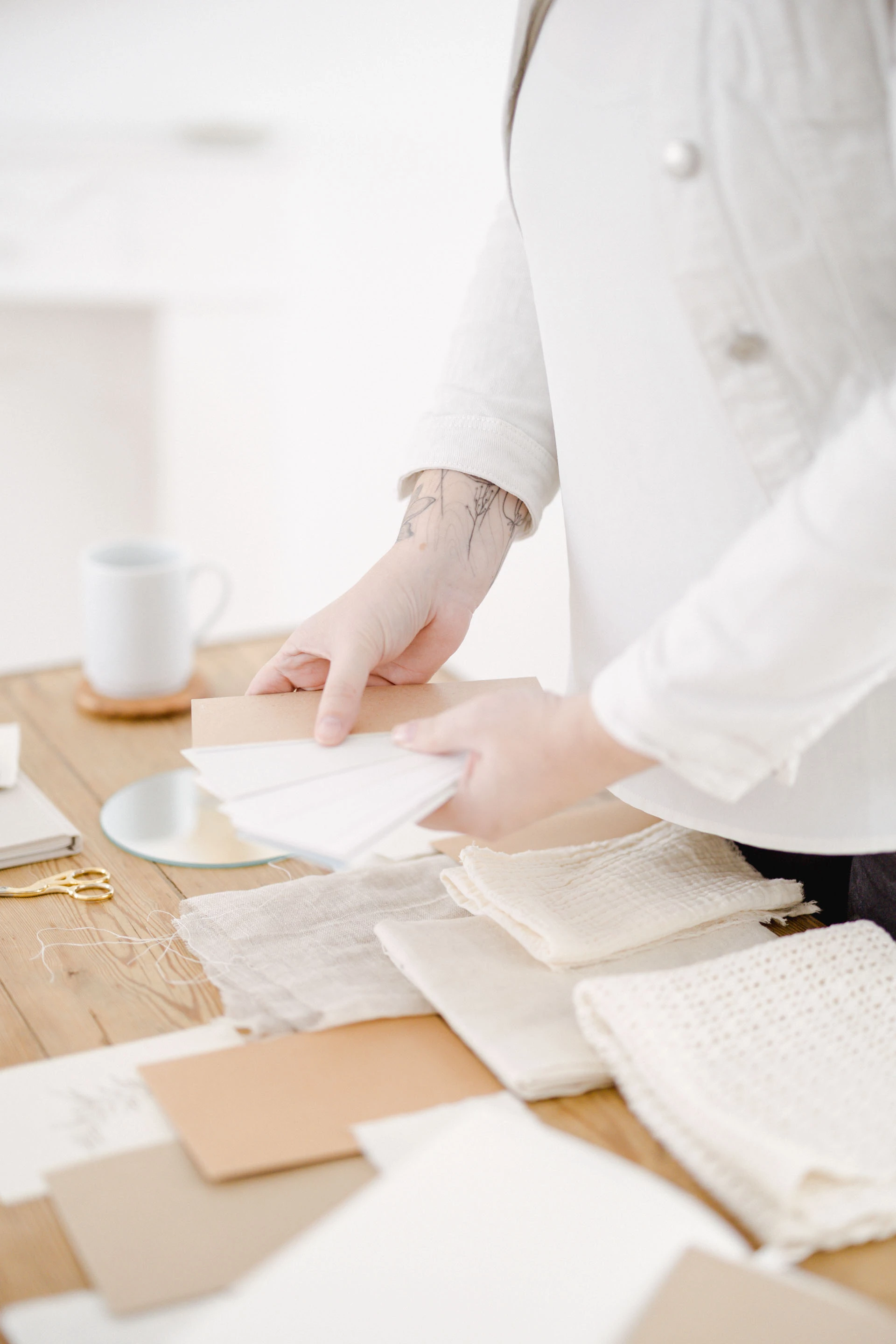 papier poignet tasse fournitures de bureau noir